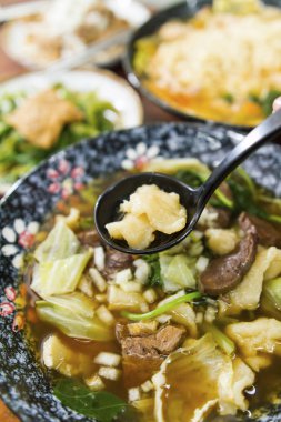 sığır eti doughball kaşık içinde