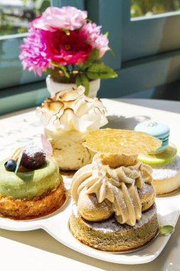 limonlu kek ve Macarons