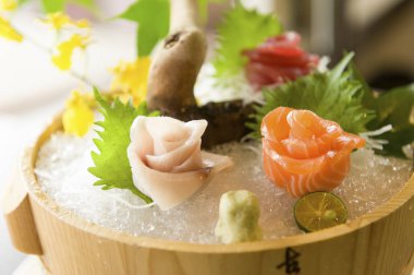 buz ile lezzetli sashimi