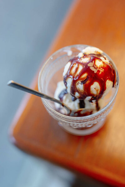 ice cream with chocolate sauce 