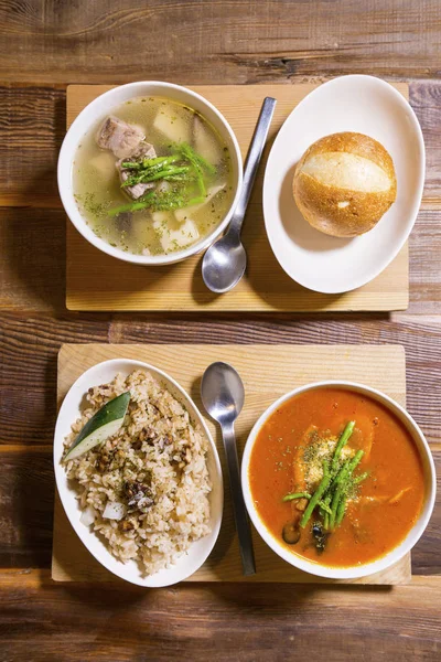 Sopa de cartílago de cerdo y pan — Foto de Stock