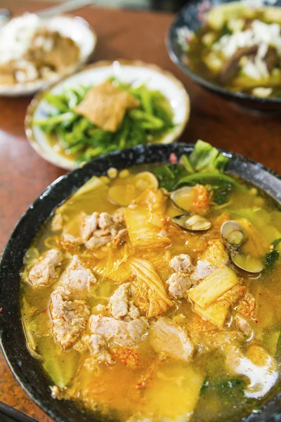 Mariscos en olla caliente — Foto de Stock