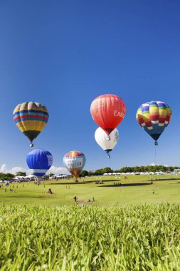 Renkli sıcak hava balonları
