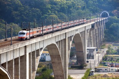 İtme-çekme tren Köprüsü'nde