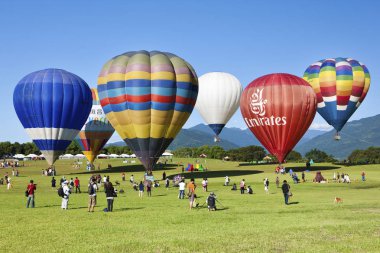 Renkli sıcak hava balonları