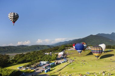 Renkli sıcak hava balonları