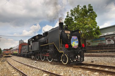 Siyah itme-çekme tren