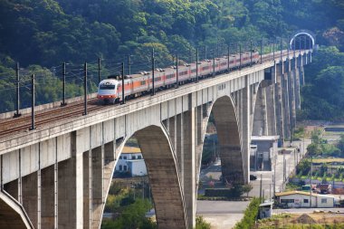 İtme-çekme tren Köprüsü'nde
