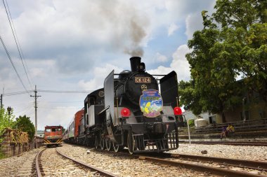 Siyah itme-çekme tren