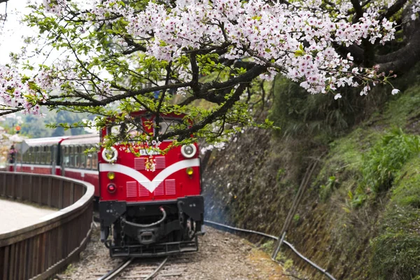 빨간 푸시-풀 기차 — 스톡 사진