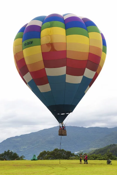 Πολύχρωμο αερόστατο στο Φεστιβάλ — Φωτογραφία Αρχείου