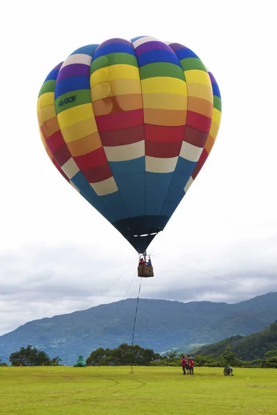 Красочный воздушный шар на фестивале — стоковое фото