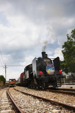 Siyah itme-çekme tren