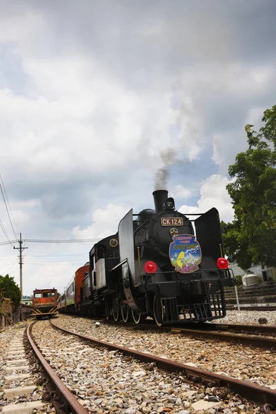 Siyah itme-çekme tren