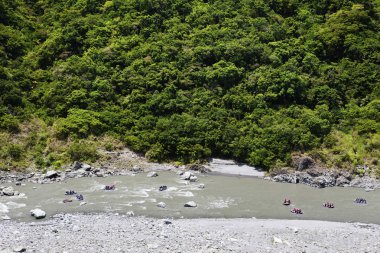 Tayvan gün zaman xiuguluan nehrinde tekne