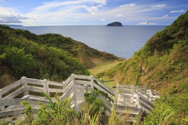 güzel manzara mavi deniz ile yeşil dağ yeni Taipei, Tayvan