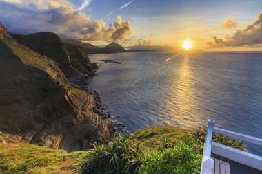 güzel manzara günbatımı zamanında yeşil dağ yeni Taipei, Tayvan