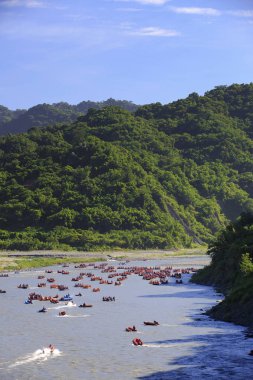 güzel manzara yeşil dağ ve nehir yeni Taipei, Tayvan