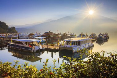 Güzel güneş ay Gölü Shui o Wharf bağlantı noktası Tayvan