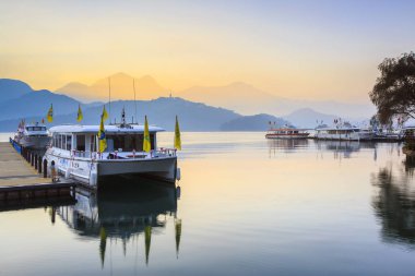 Güzel güneş ay Gölü Shui o Wharf bağlantı noktası Tayvan