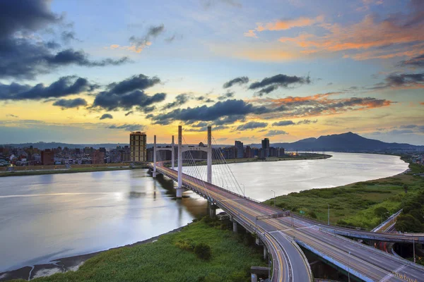 Beau Pont Chongyang Traversant Danshui Coucher Soleil Taiwan — Photo