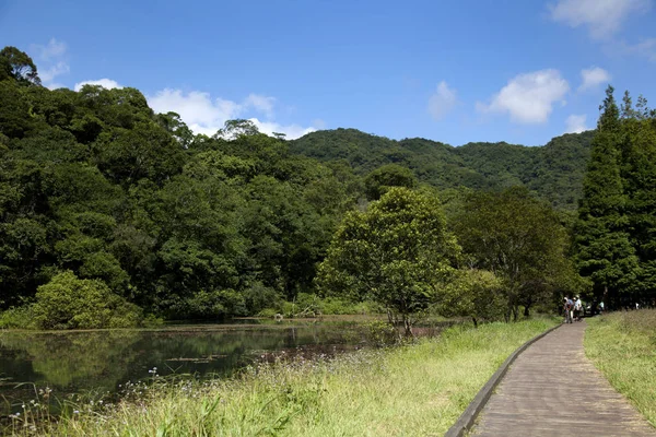 美丽的福山植物园与湖在新台北 — 图库照片