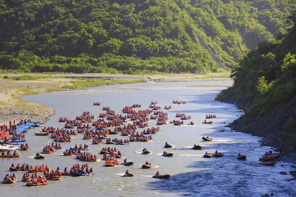 güzel manzara yeşil dağ ve nehir yeni Taipei, Tayvan