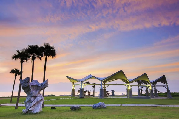 günbatımı Tayvan Hualien şehrin Kuzey sonunda kumsalda güzel qixingtan