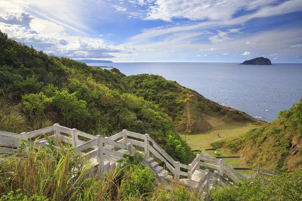 güzel manzara mavi deniz ile yeşil dağ yeni Taipei, Tayvan