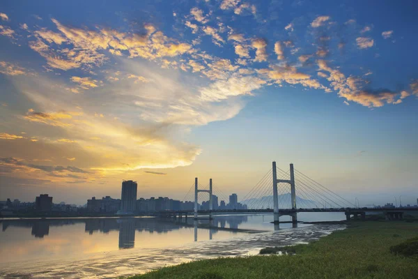 Danshui nehir günbatımı anda Tayvan'da geçiş güzel Chongyang'a Köprüsü