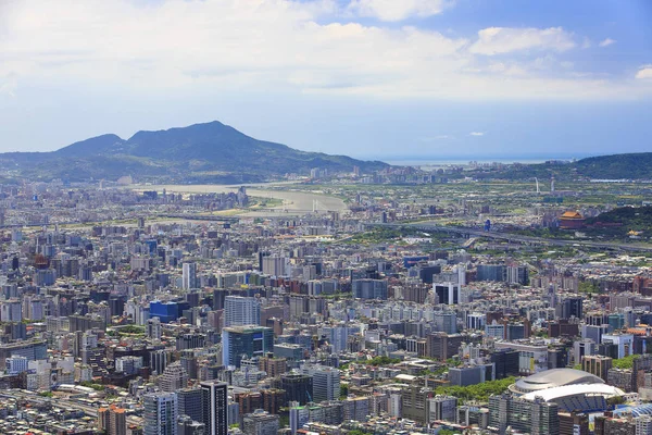 Tayvan kuzeydoğu kesiminde Keelung şehirdeki binaların görünümü.