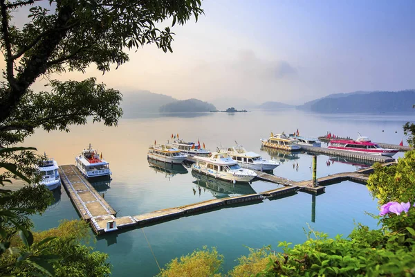 Güzel güneş ay Gölü Shui o Wharf bağlantı noktası Tayvan