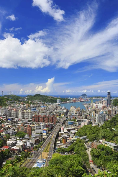 Widok Budynki Mieście Keelung Niebieski Niebo Północno Wschodniej Części Tajwan — Zdjęcie stockowe
