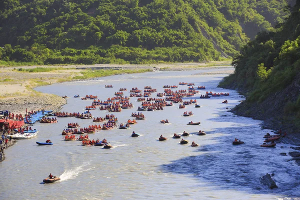 güzel manzara yeşil dağ ve nehir yeni Taipei, Tayvan