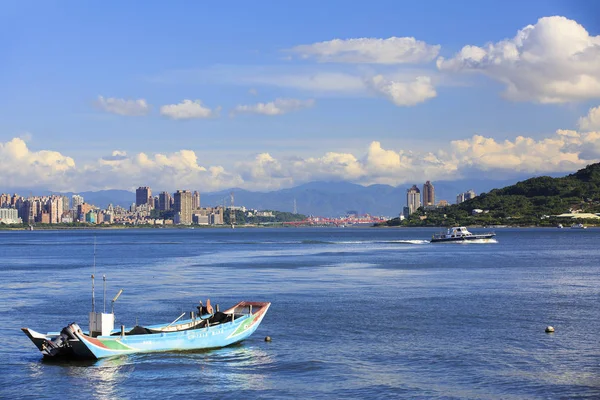 Tayvan kuzeydoğu kesiminde Keelung şehirdeki binaların görünümü.