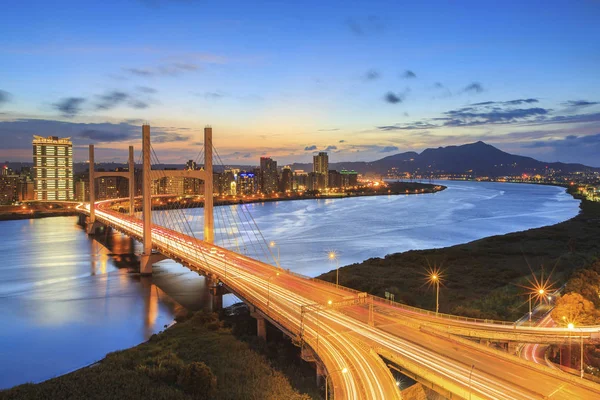 Danshui nehir günbatımı anda Tayvan'da geçiş güzel Chongyang'a Köprüsü