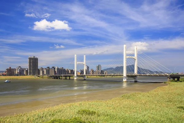 Tayvan Danshui nehri geçerken güzel Chongyang'a Köprüsü