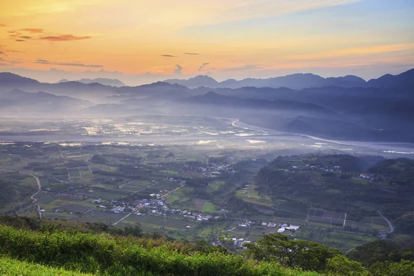 güzel manzara günbatımı zamanı dağda yeni Taipei, Tayvan
