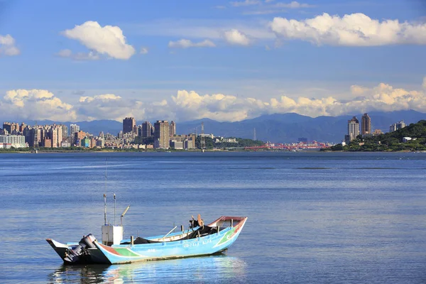 Tayvan kuzeydoğu kesiminde Keelung şehirdeki binaların görünümü.