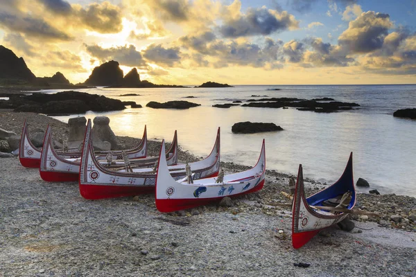Barcos Con Agua Mar Hermosa Atardecer Taiwán — Foto de Stock
