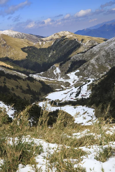 Merkezi Tayvan güzel Hehuanshan Dağı'nda kış