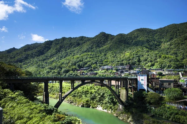 güzel manzara yeşil dağ ve nehir yeni Taipei, Tayvan