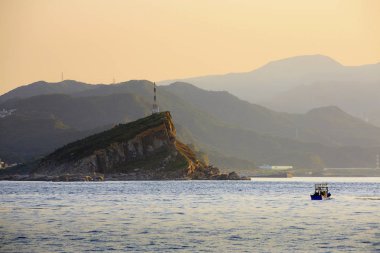 güzel manzara günbatımı zamanında yeşil dağ yeni Taipei, Tayvan