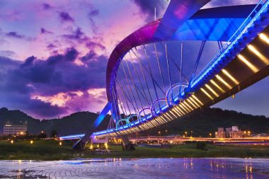 çok güzel bir köprü günbatımı zaman yeni Taipei, Tayvan