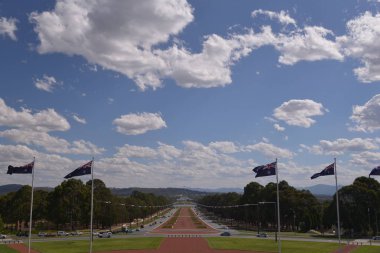 Güneşli bir gün, Avustralya Savaş Anıtı