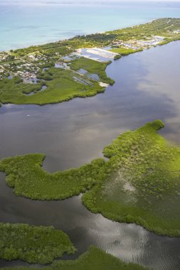 Yolda, doğal havadan görünümü 