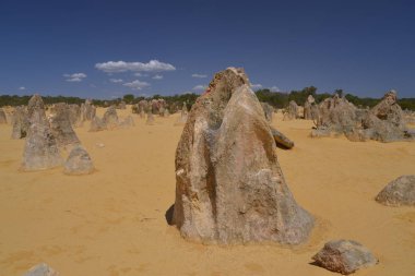 Pinnacles kireçtaşı oluşumları Nambung Milli Parkı içinde Cervantes, Batı Avustralya, yakınındaki vardır