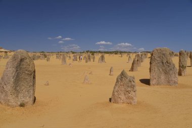 Pinnacles kireçtaşı oluşumları Nambung Milli Parkı içinde Cervantes, Batı Avustralya, yakınındaki vardır