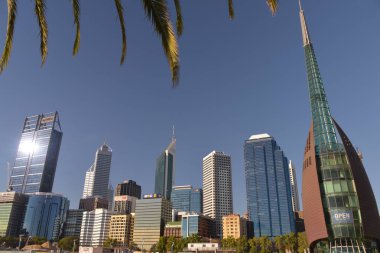 Kuğu çan kulesinde güneşli bir gün 