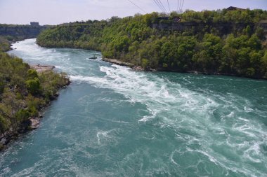 güzel nehir Niagara Falls yemyeşil parklar 